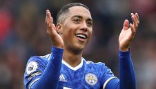 Артилеристите се отказват от халф на Лестър