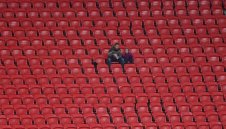 Ще има ли титла за Ливърпул? Още дълго време без футбол във Висшата лига