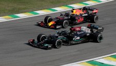 От Ред Бул все пак подозират Мерцедес в измама