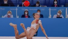 Боряна Калейн изпусна топката, но остава пета