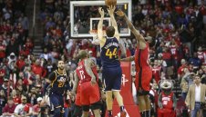 Хърватин закопа Хюстън с тройка със сирената