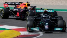 Хамилтън не даде шанс на Макс и триумфира в Португалия