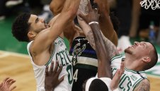 Шампионски обрат за Милуоки в Бостън, Мемфис унижи Уориърс