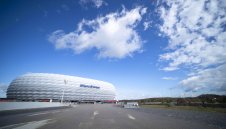 Бундеслигата клекна, отложиха всички мачове до 2 април