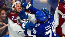 Светкавиците се върнаха в битката за Купа "Стенли"