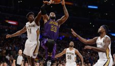 ЛеБрон с трипъл-дабъл срещу Пеликанс