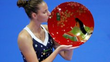 Каролина Плишкова спря серията на Осака и триумфира в Токио