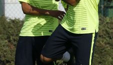 Неймар срита задника на Суарес + ВИДЕО