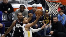 50 точки на Стеф Къри не стигнаха на Уориърс