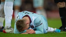 Звезда на Уест Хям се размина с тежка контузия