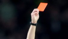 50 години от първия червен картон на Ботуша