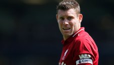 Халф на Ливърпул получи 15 шева на главата си