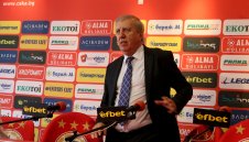 Дежа вю с Лоурънс Дейвис? Сашо Томов коментира драмите в Левски