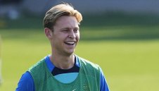 Де Йонг отива на Острова, но не в грозния Манчестър