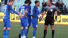 Проблем за Левски: Флиртуващ с топката "виси" за Берое