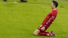 "Само" на 9 гола от рекорда на Герд? Левандовски се изнерви