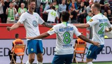 Бесни "вълци" вилняха в Леверкузен, вече са на върха в Бундеслигата