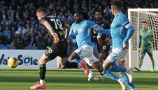 Наполи се измъчи, но удари Венеция