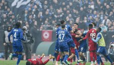 Подпряха ли Левски? Съдиите спестиха червен картон на Мечката след яко меле