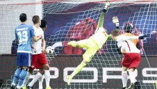 Светът се преобърна в Лайпциг: Гладни хамбургери изядоха "биковете"