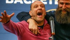 Тити към феновете: Пушете по-малко и давайте 5 лева месечно за Левски