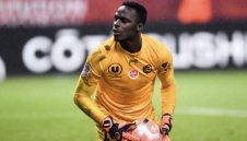 Челси преговаря за вратаря на Рен