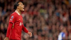 Ван Дайк разкри дали си тръгва от Ливърпул