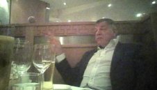 ОГРОМЕН СКАНДАЛ В АНГЛИЯ! Хванаха Големия Сам в подкуп + ВИДЕО