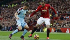 Юнайтед на Моуриньо стана за резил срещу слабака Бърнли