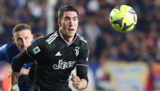 Челси се прицели във Влахович, Юве сложи цена на нападателя