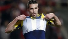 Ван Перси сменя Ибрахимович в ПСЖ