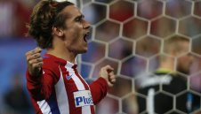 Атлетико пречупи Лестър след спорна дузпа