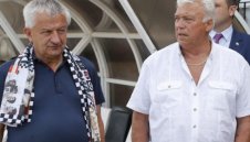 "Бандата гейове" са жестоко обидени на устатия Крушарски