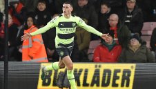 Фодън признава, че му е много трудно да стои на пейката