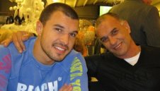 И бащата на Божинов сваля мацки в нета