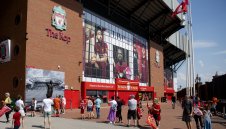 Ливърпул блокира продажбата на сезонни билети