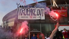 Натиск от феновете: Шведски милиардер поиска Арсенал