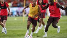 Тиаго е близо до завръщане, Хендерсън обаче ще почива няколко седмици