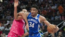 Янис претърпя операция, под въпрос е за Световното