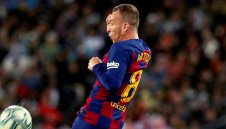 Артур е бесен на Барса, иска веднага в Юве