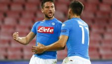 Мертенс още свиква като нападател