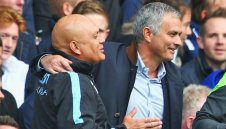 Само успехите в миналото спасяват Моуриньо от екзекуция