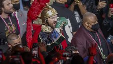 Тайсън Фюри разкри кога се завръща