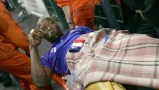 Сисе счупи крак, пропуска световното