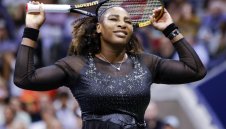 И испанската принцеса на колене пред Серина Уилямс