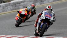 Хорхе Лоренцо с впечатляваща победа край Барселона