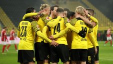 Барса мечтае за бек на Борусия, но в Дортмунд не знаят