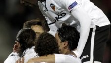 Валенсия спечели в Лил, но и това не стигна