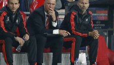 Луис ван Гаал иска подсилване на охраната си