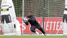 Менян пак се контузи на тренировка на Франция